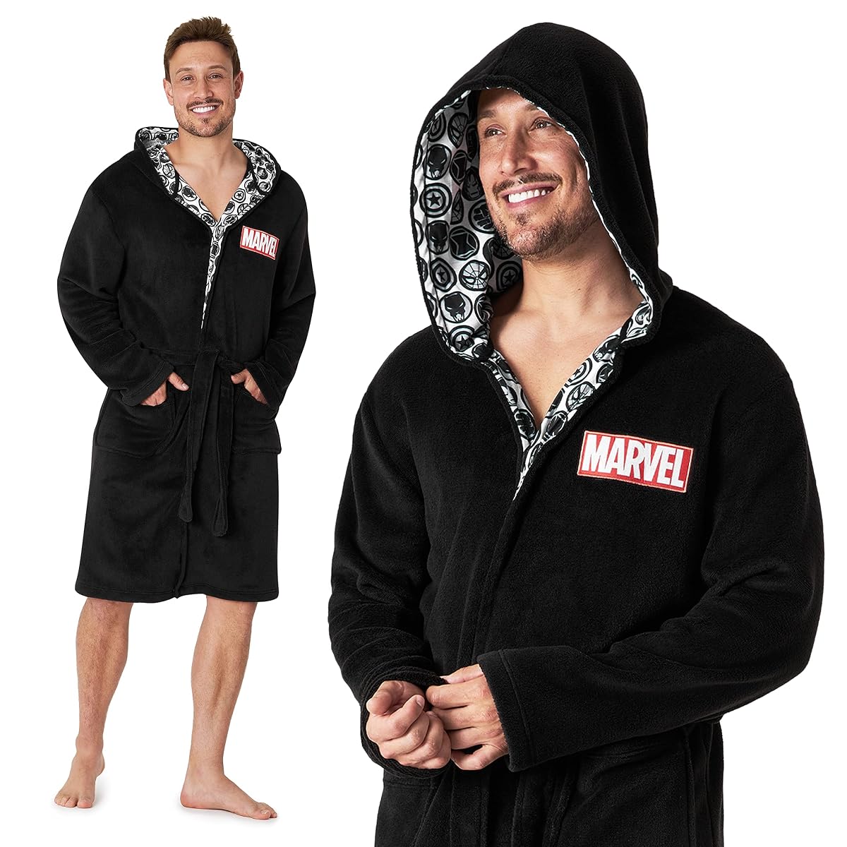 Robe de chambre homme noire en polaire, avec capuche, poches et ceinture, posée dans une chambre calme